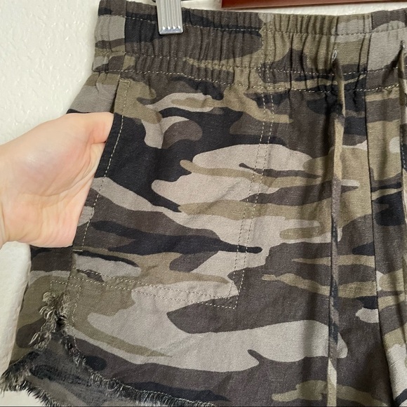 NWT Express Camo Linen Bland Shorts Frayed Hem Pull On - Picture 3 of 9